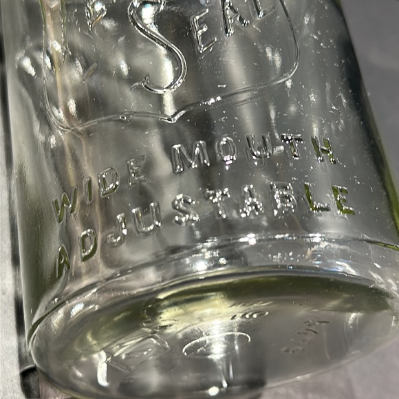 Antique Canadian Perfect Seal | Clear 1 Quart (32 oz) Glass Canning Jar - Picture 3 of 8